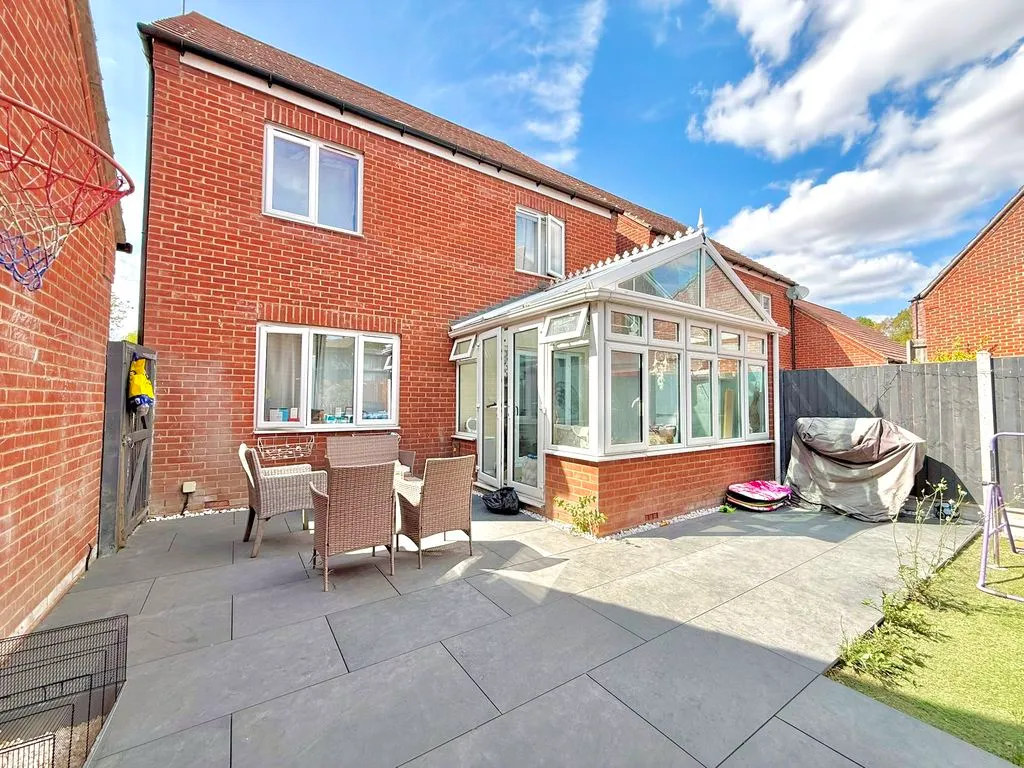Fieldstone, Houghton Regis LU5 5QU, photo 17
