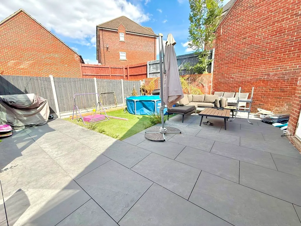 Fieldstone, Houghton Regis LU5 5QU, photo 16