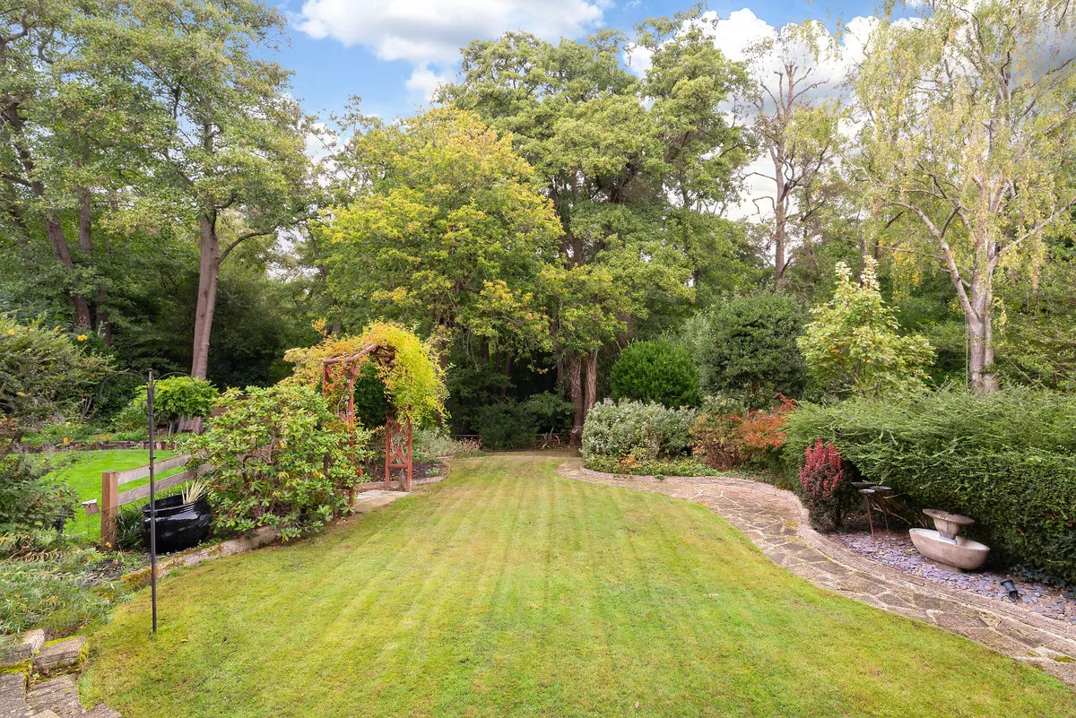 Cabrera Avenue, Virginia Water, GU25, photo 12