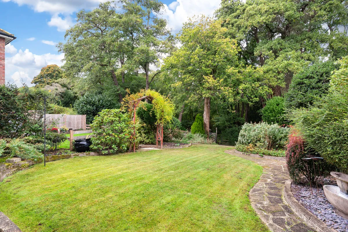 Cabrera Avenue, Virginia Water, GU25, photo 13