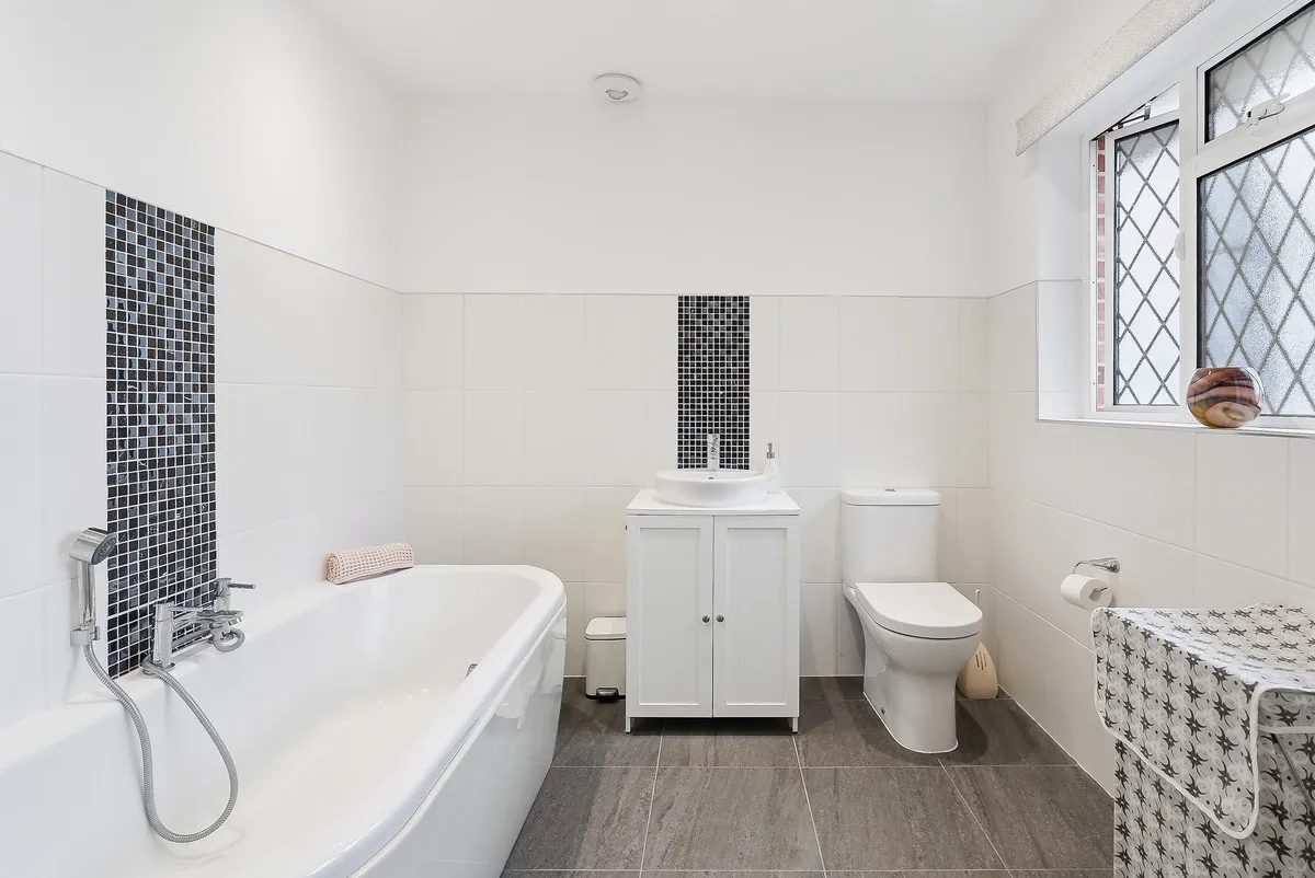 Cabrera Avenue, Virginia Water, GU25, photo 11