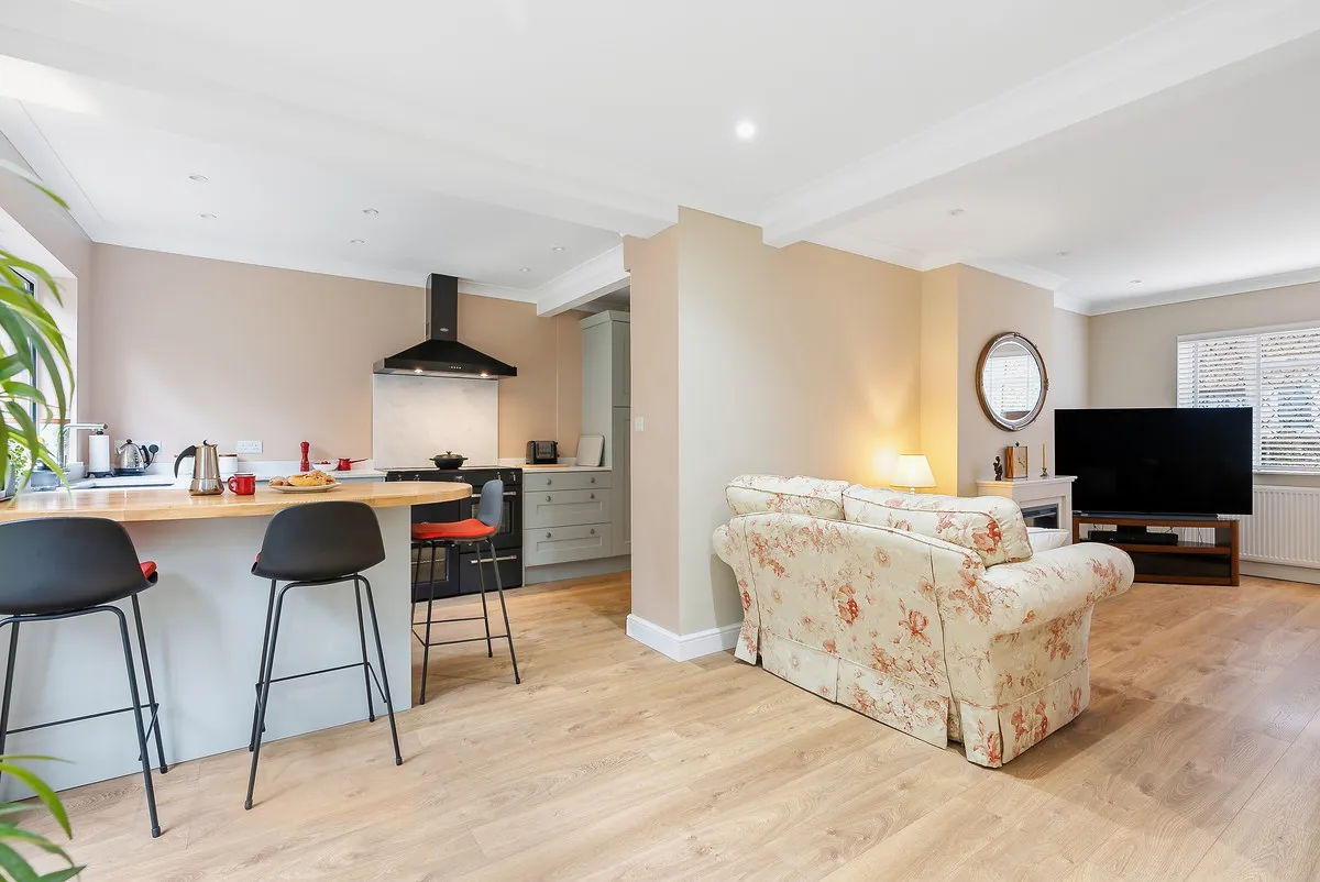 Cabrera Avenue, Virginia Water, GU25, photo 6