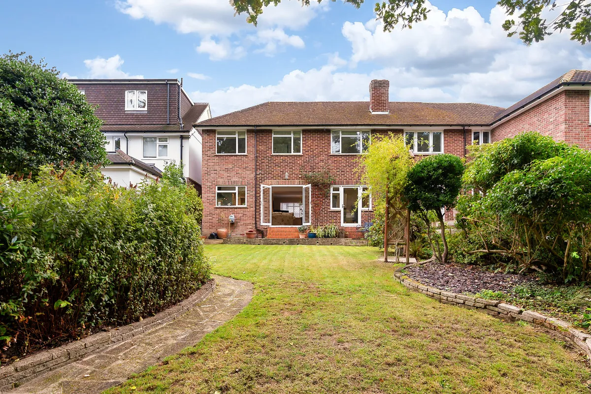 Cabrera Avenue, Virginia Water, GU25, photo 30