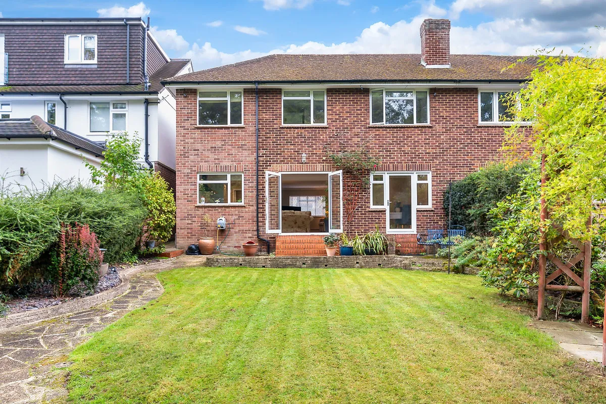 Cabrera Avenue, Virginia Water, GU25, photo 29