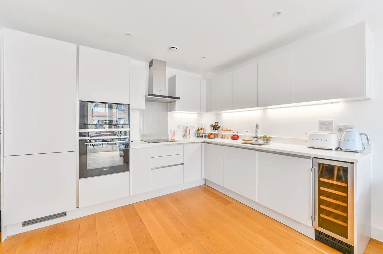 Flat 18, Guildford House, Tollgate Gardens, London, photo 7