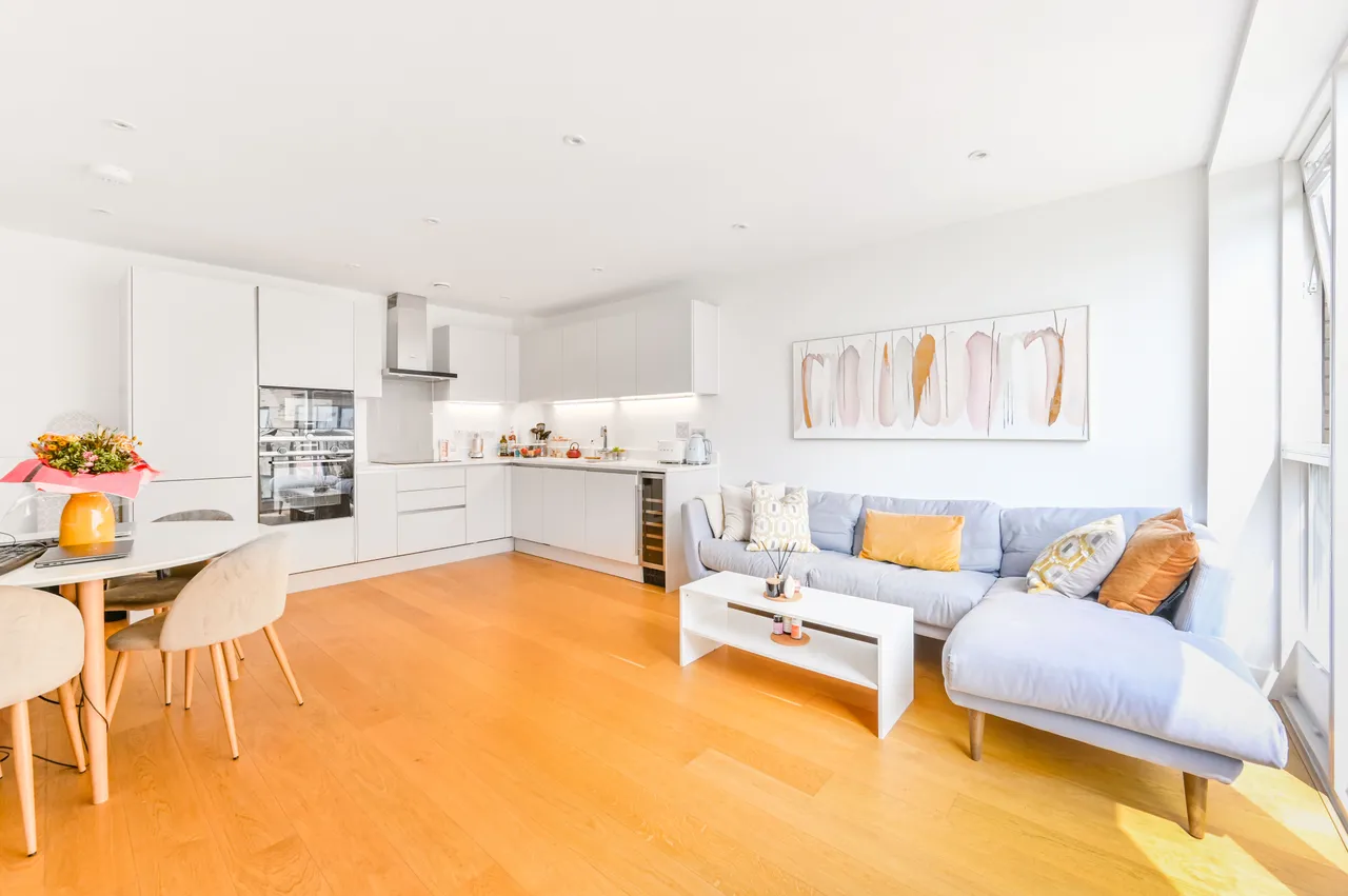 Flat 18, Guildford House, Tollgate Gardens, London, photo 8