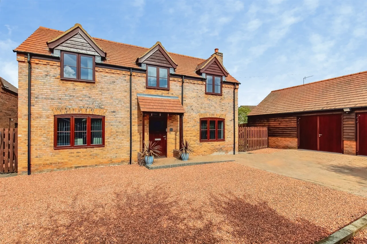 4 bed house for sale, Helens Close, Huntingdon, PE26