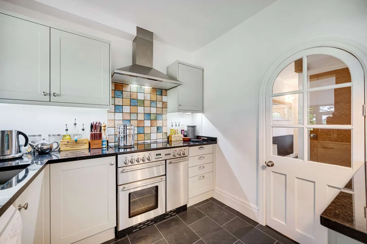 Wilmslow Road, Mottram St. Andrew, Macclesfield, Cheshire, SK10 4LQ, photo 8