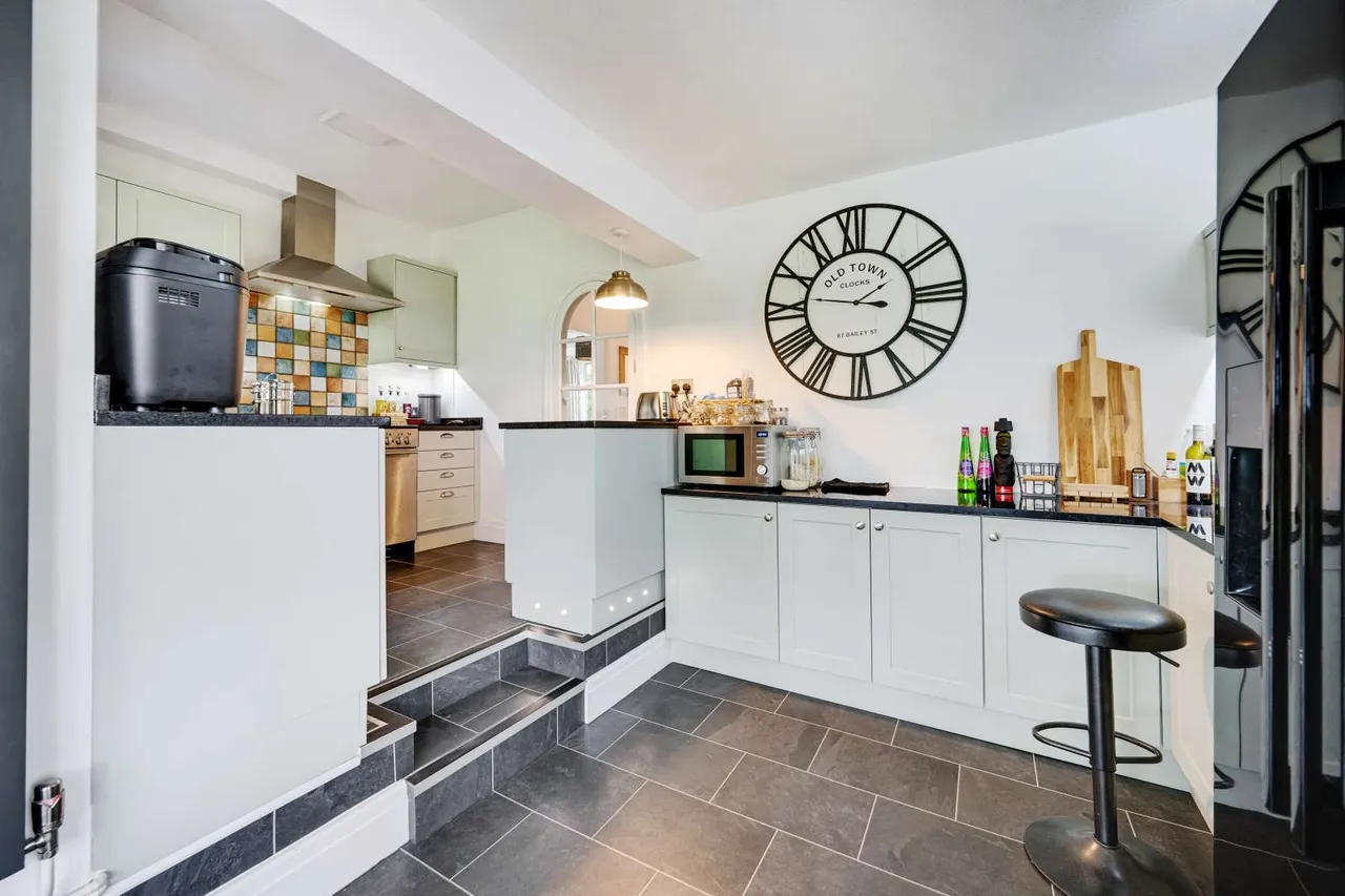Wilmslow Road, Mottram St. Andrew, Macclesfield, Cheshire, SK10 4LQ, photo 7