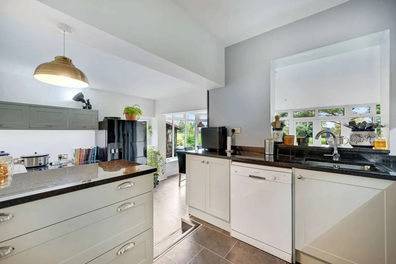 Wilmslow Road, Mottram St. Andrew, Macclesfield, Cheshire, SK10 4LQ, photo 9
