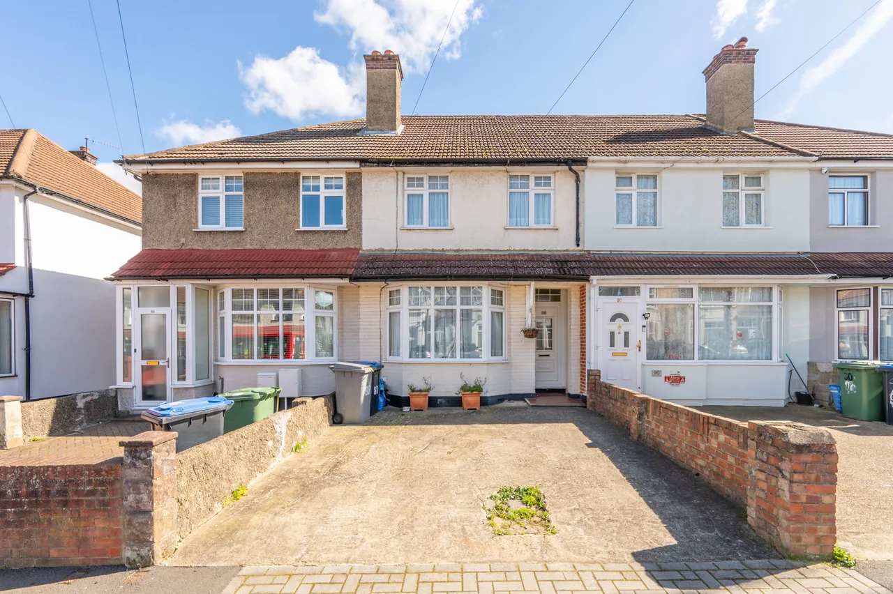 3 bed house for sale — 88 Swinderby Road, Wembley