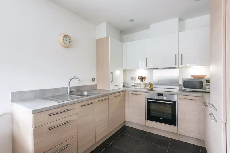 Scholars Place, Walton-On-Thames KT12 3FE, photo 2