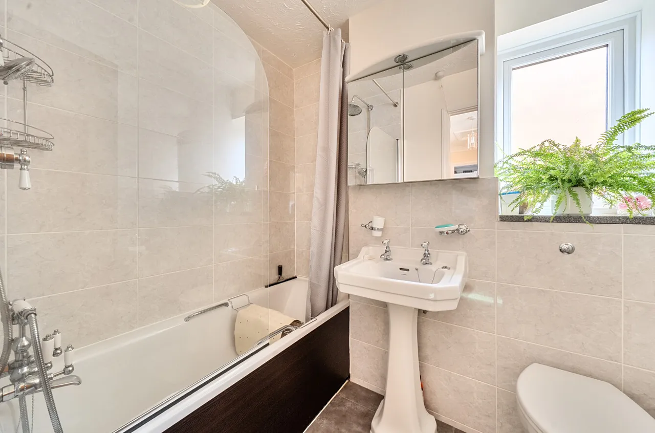 Siskin Gardens, Paddock Wood, TN12, photo 15