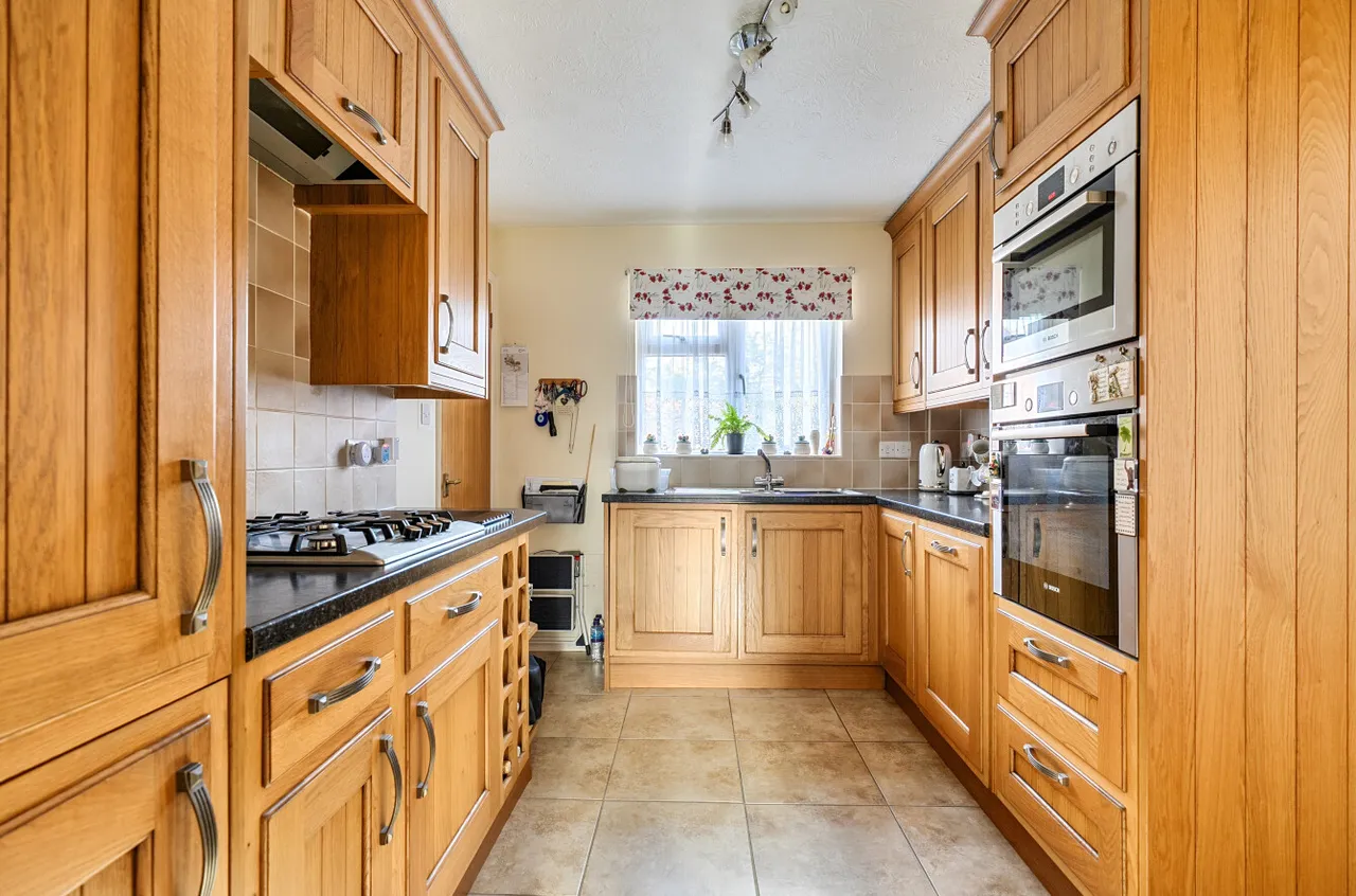 Siskin Gardens, Paddock Wood, TN12, photo 4