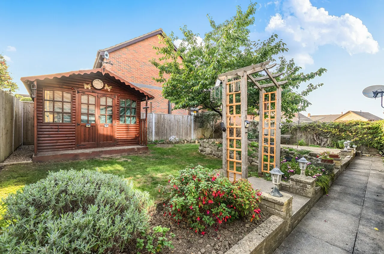 Siskin Gardens, Paddock Wood, TN12, photo 19