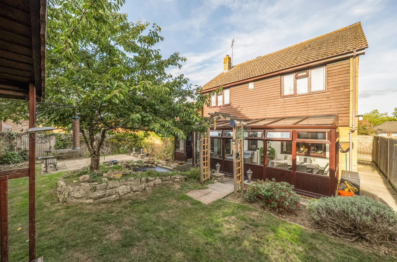 Siskin Gardens, Paddock Wood, TN12, photo 17