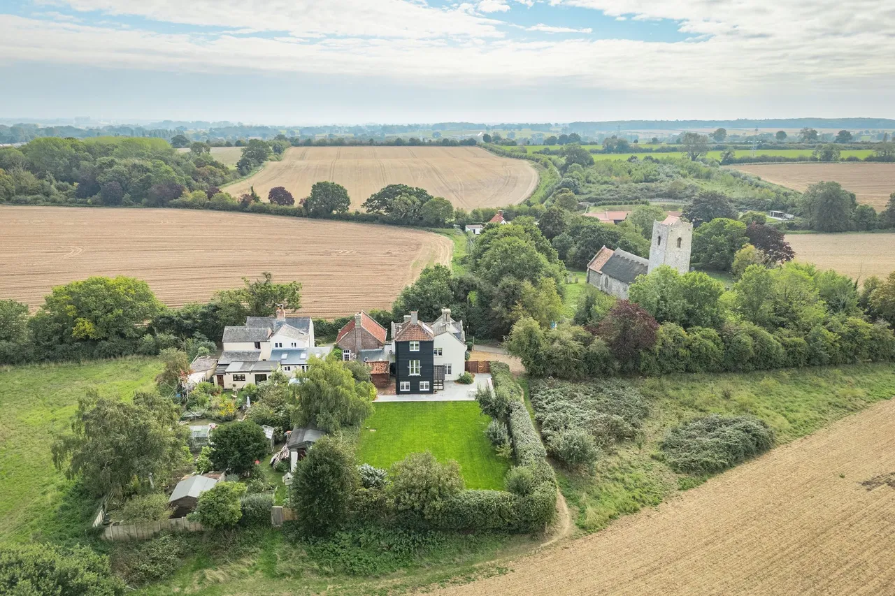 An Impressive Home with Incredible Vi, photo 24