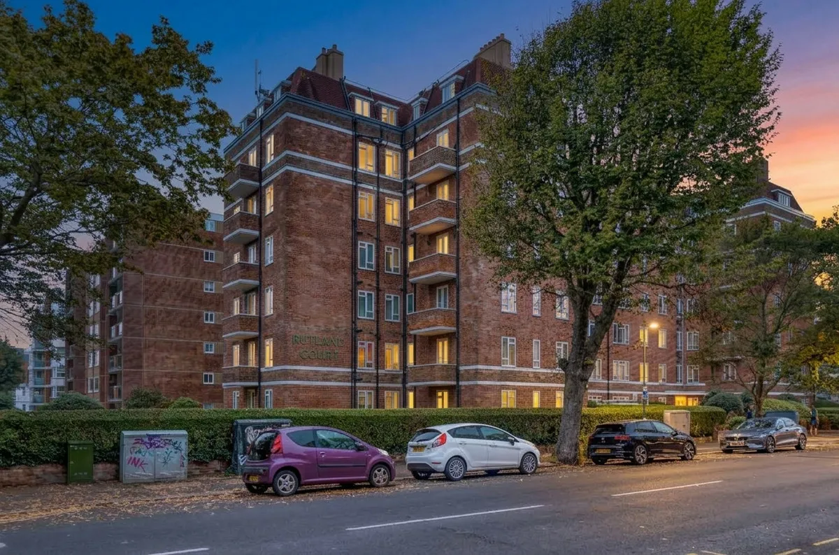 2 bed flat for sale, New Church Road, Hove, BN3