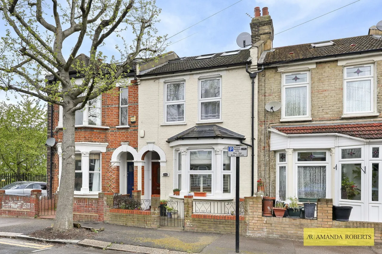 4 bed house for sale — Salop Road, London
