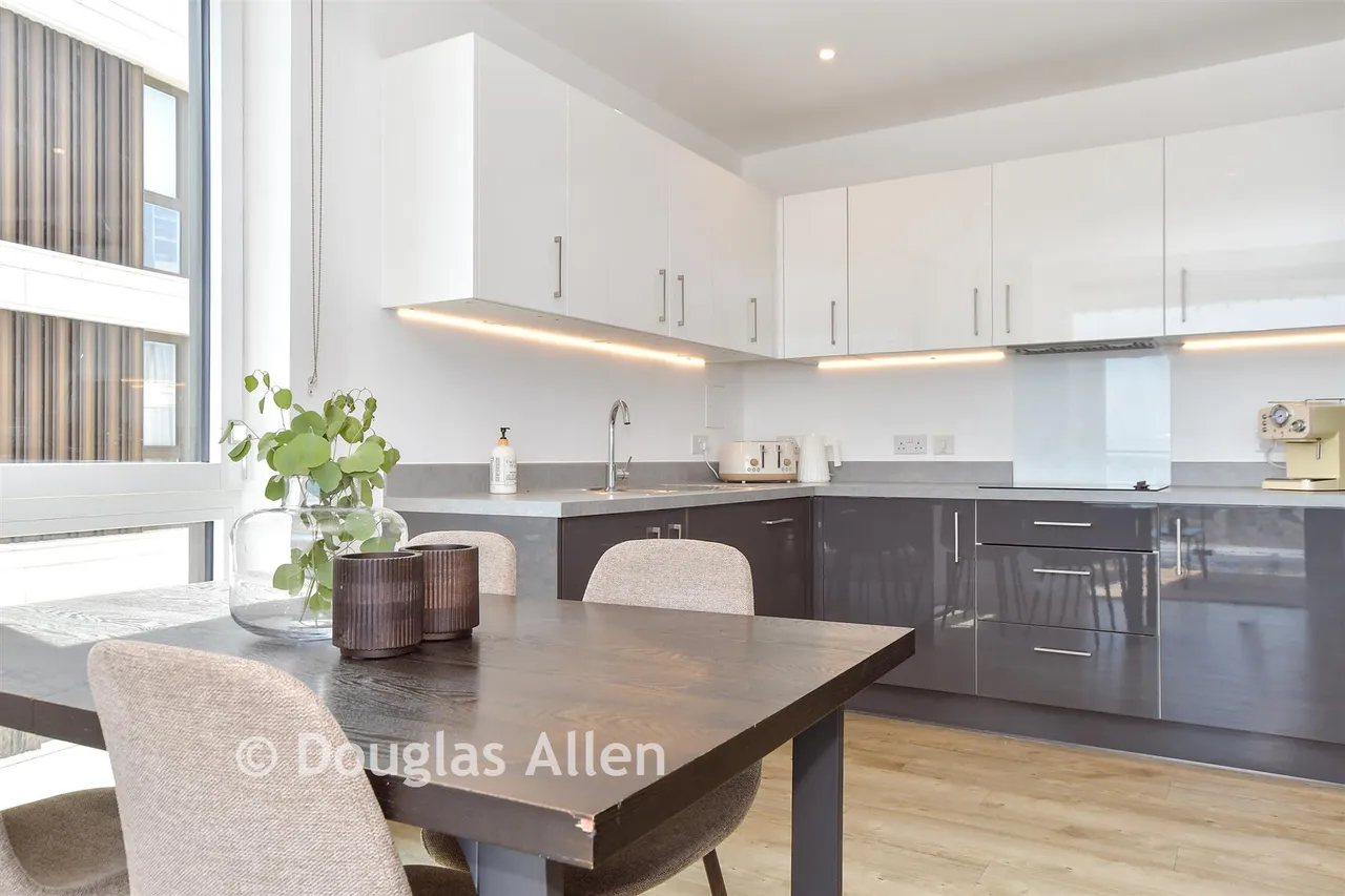 Beck Square, Leyton, E10, photo 5