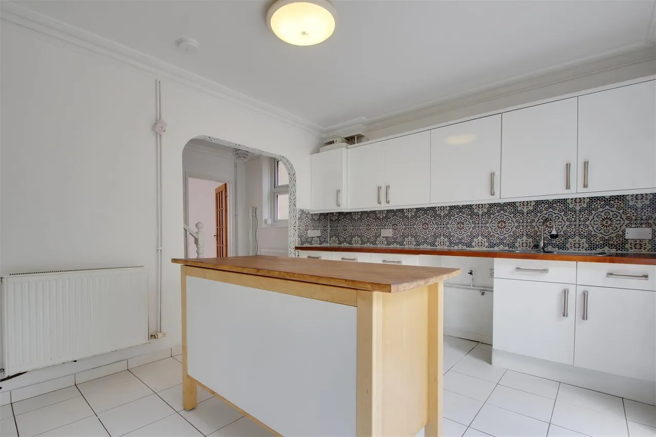 Oakdene Road, Redhill, photo 3