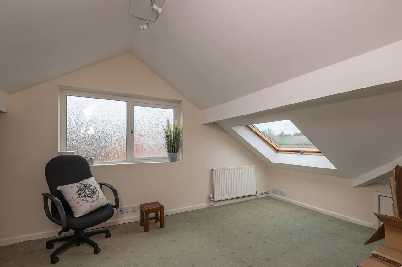Cross Valley Drive, Leeds, LS15, photo 11
