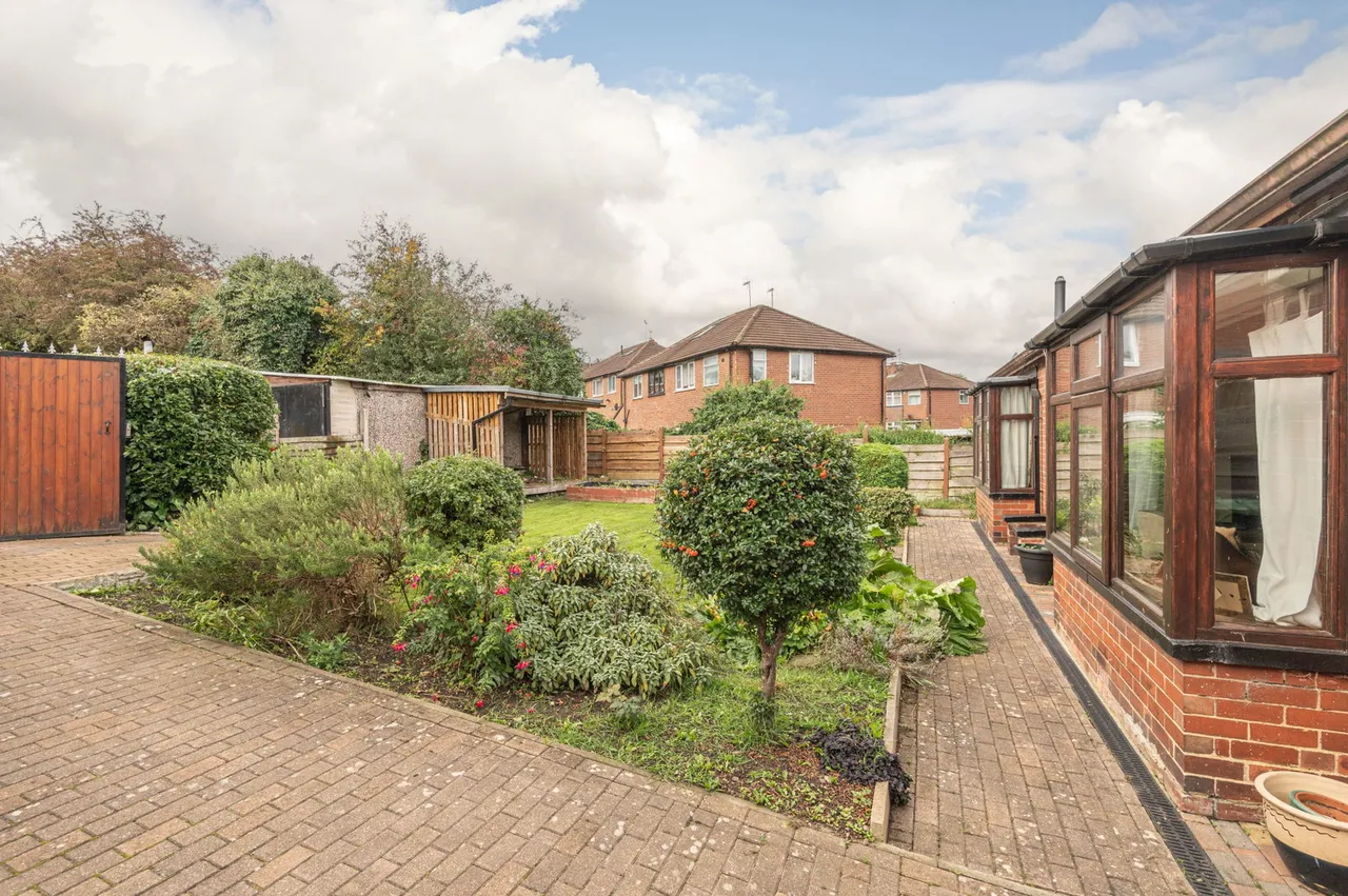 Cross Valley Drive, Leeds, LS15, photo 2