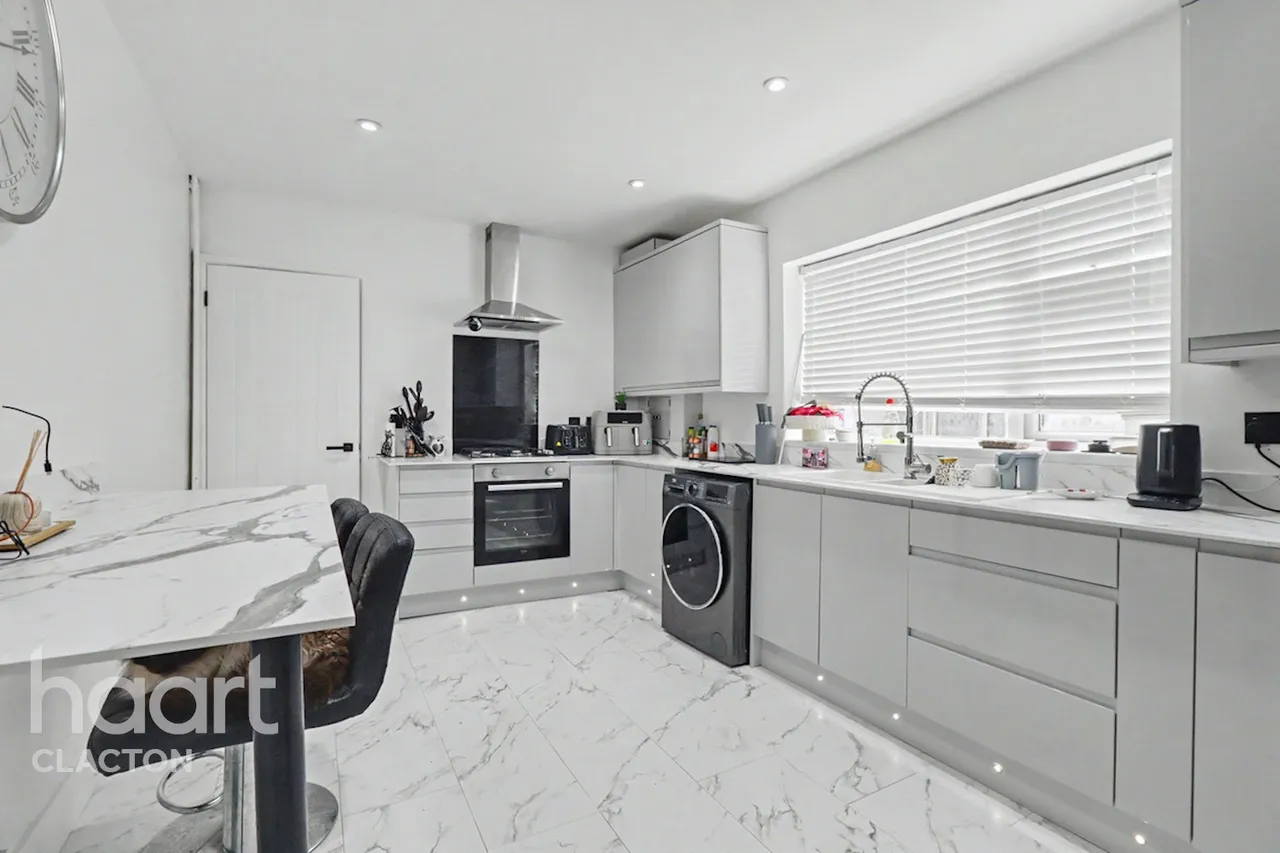 Meadow Way, Clacton-On-Sea, CO15, photo 2
