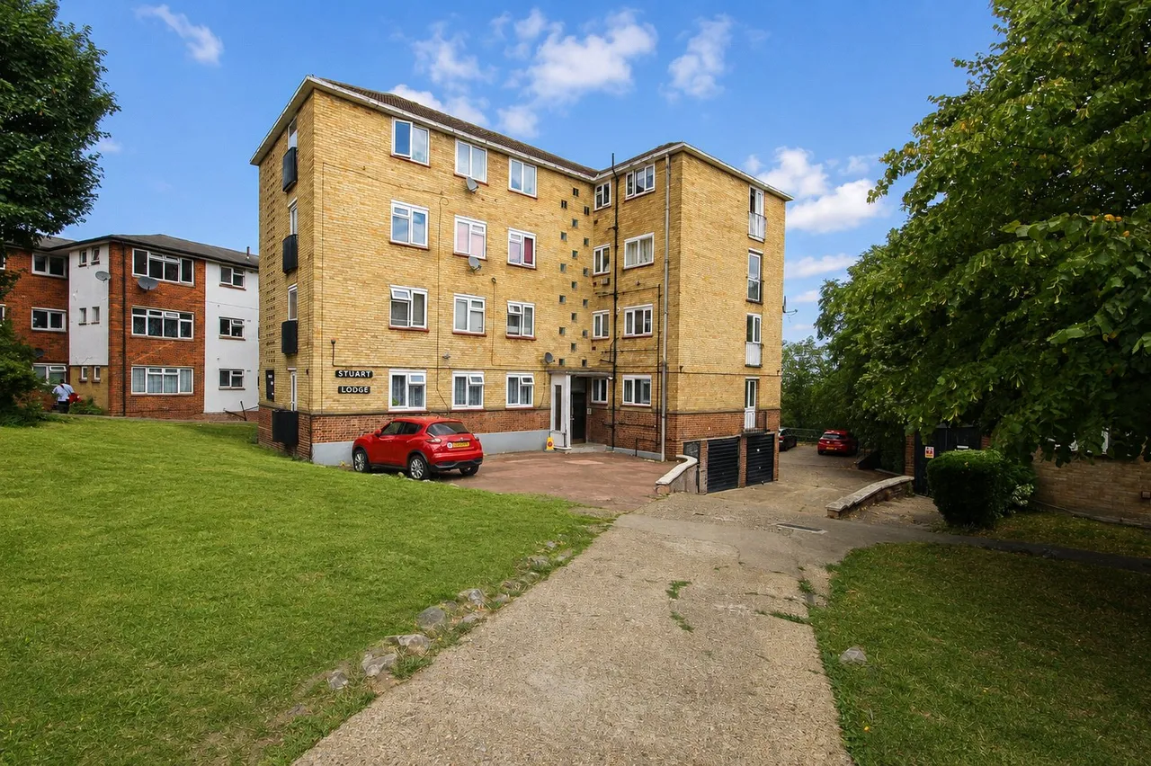 2 bed flat for sale, South Norwood Hill, London, SE25