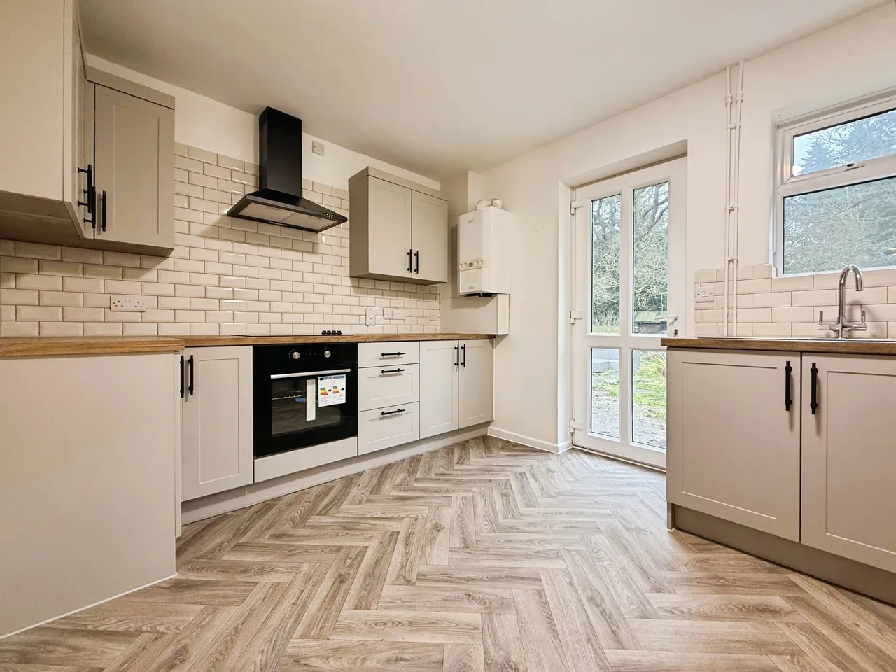 Laurel Road, NR7, photo 2