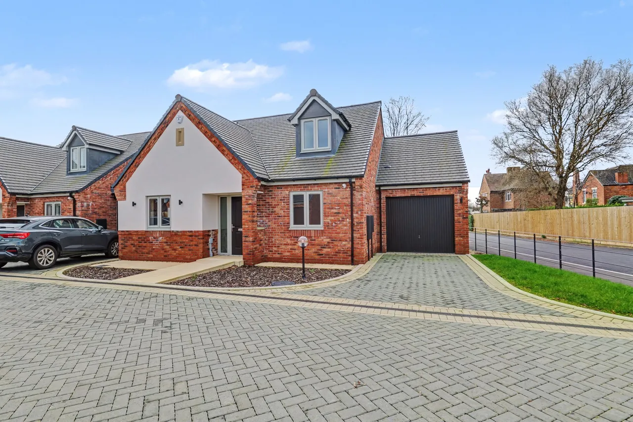 3 bed house for sale — Plot 1 Hawksley Rise, Leicester Road, Leicester - LE10 1LS