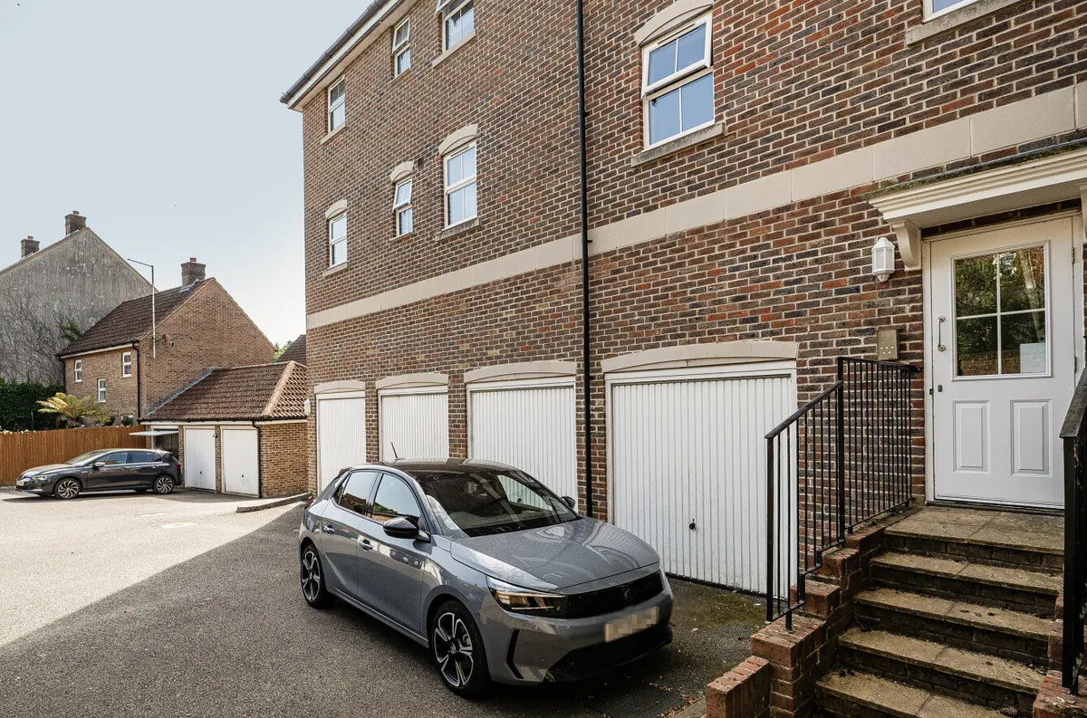 Pulborough, RH20 1FL, photo 9