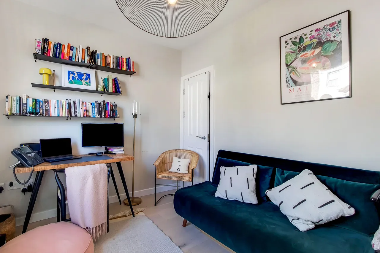 157 Kirkwood Road, London, photo 5