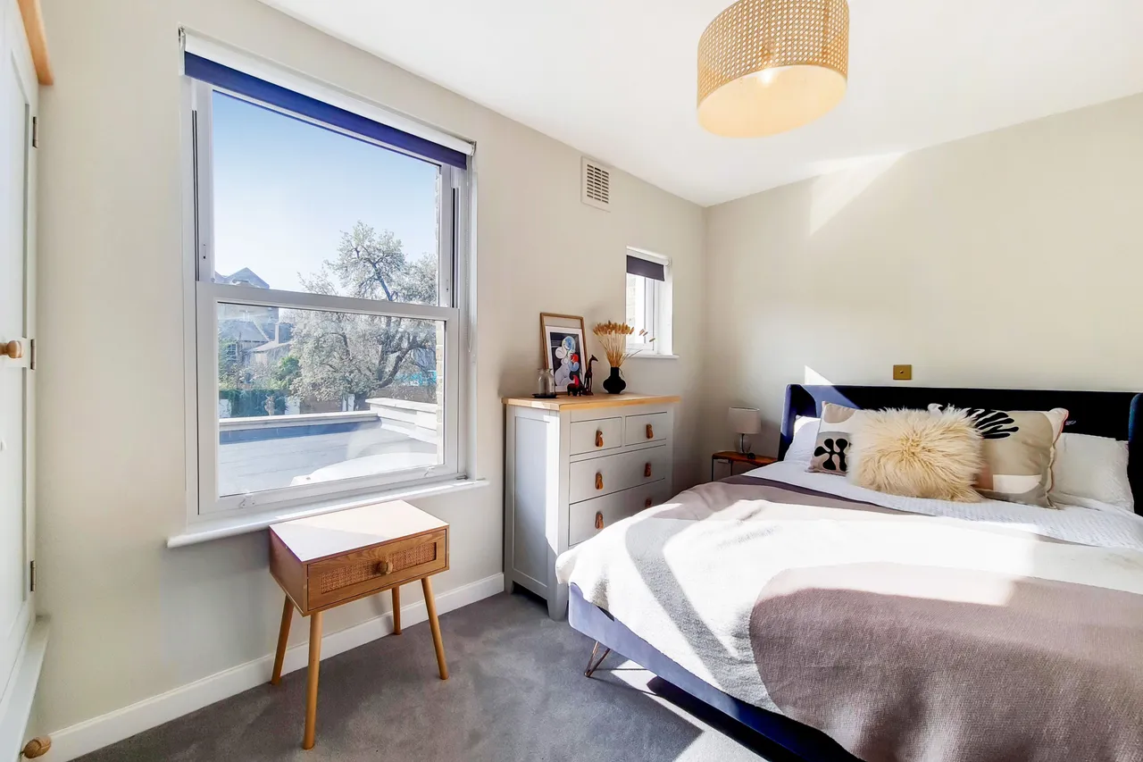 157 Kirkwood Road, London, photo 10
