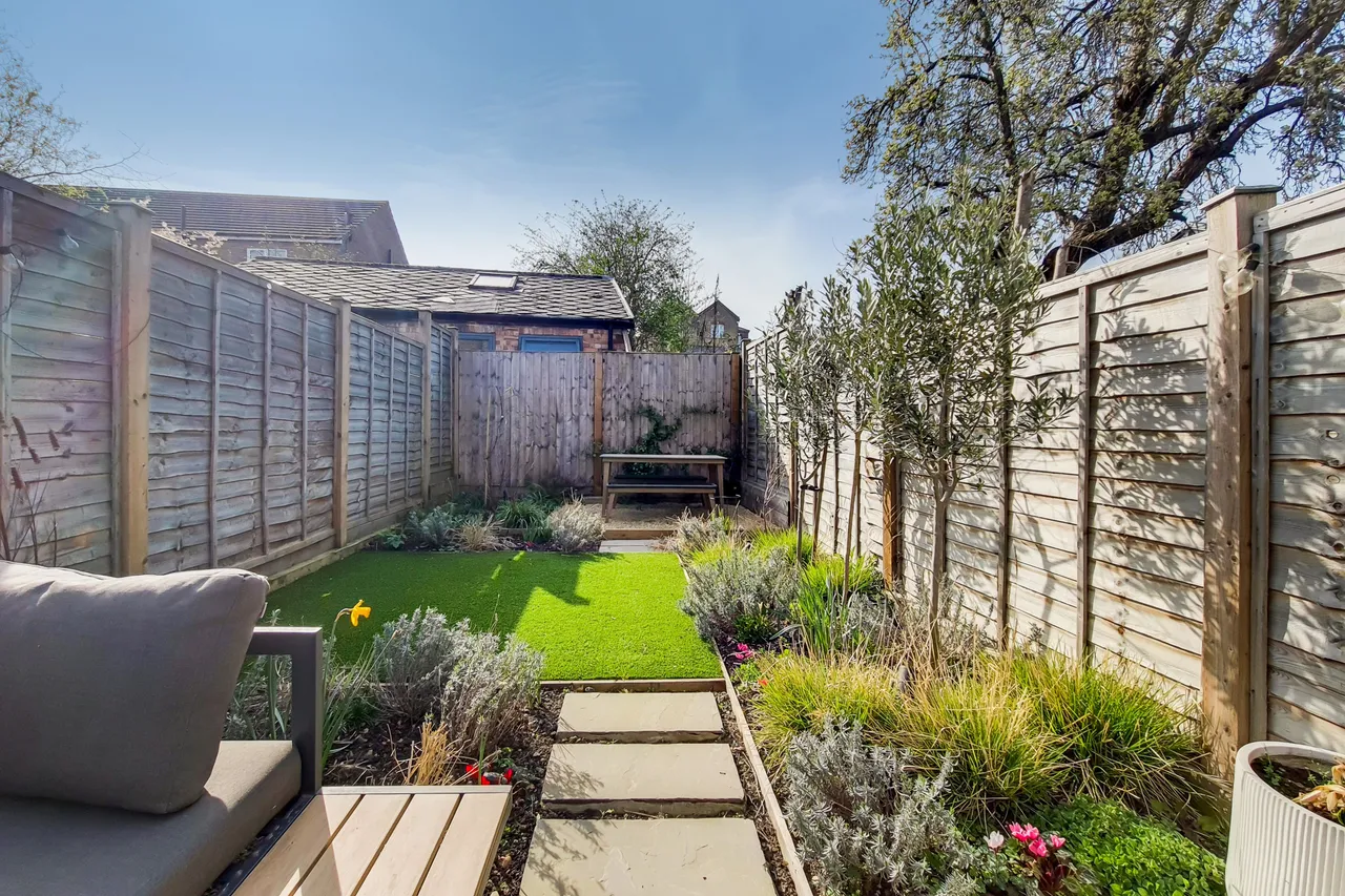 157 Kirkwood Road, London, photo 8