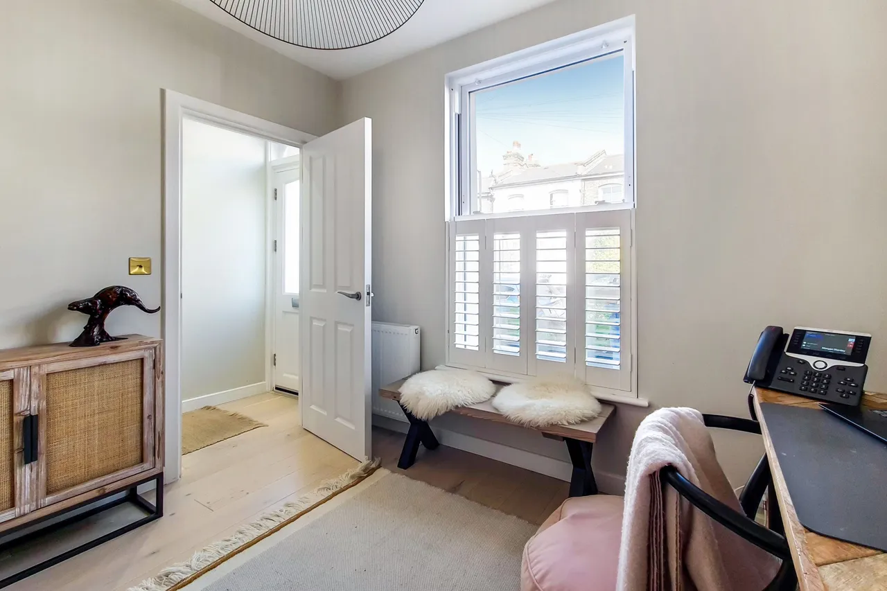 157 Kirkwood Road, London, photo 4
