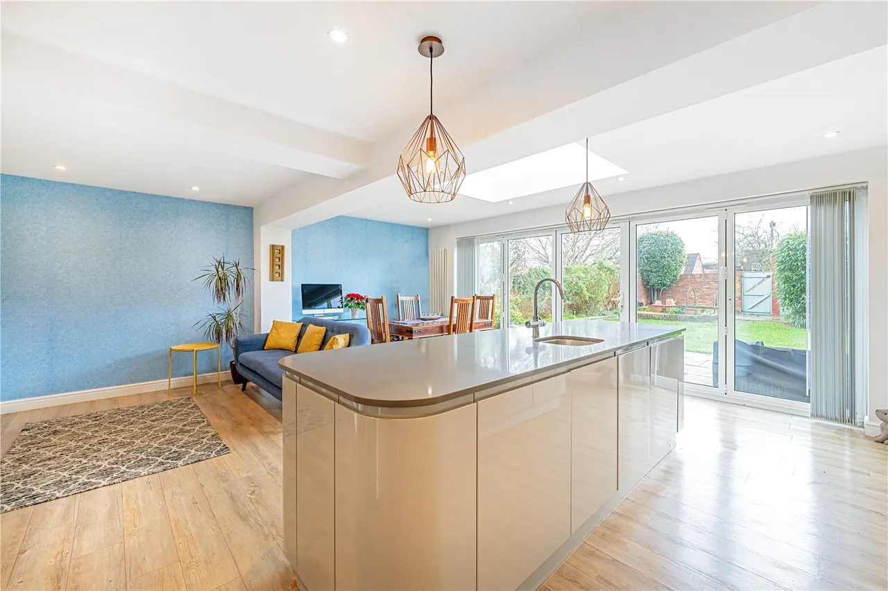 Nursery Road, Sunbury, TW16 6LW, photo 2