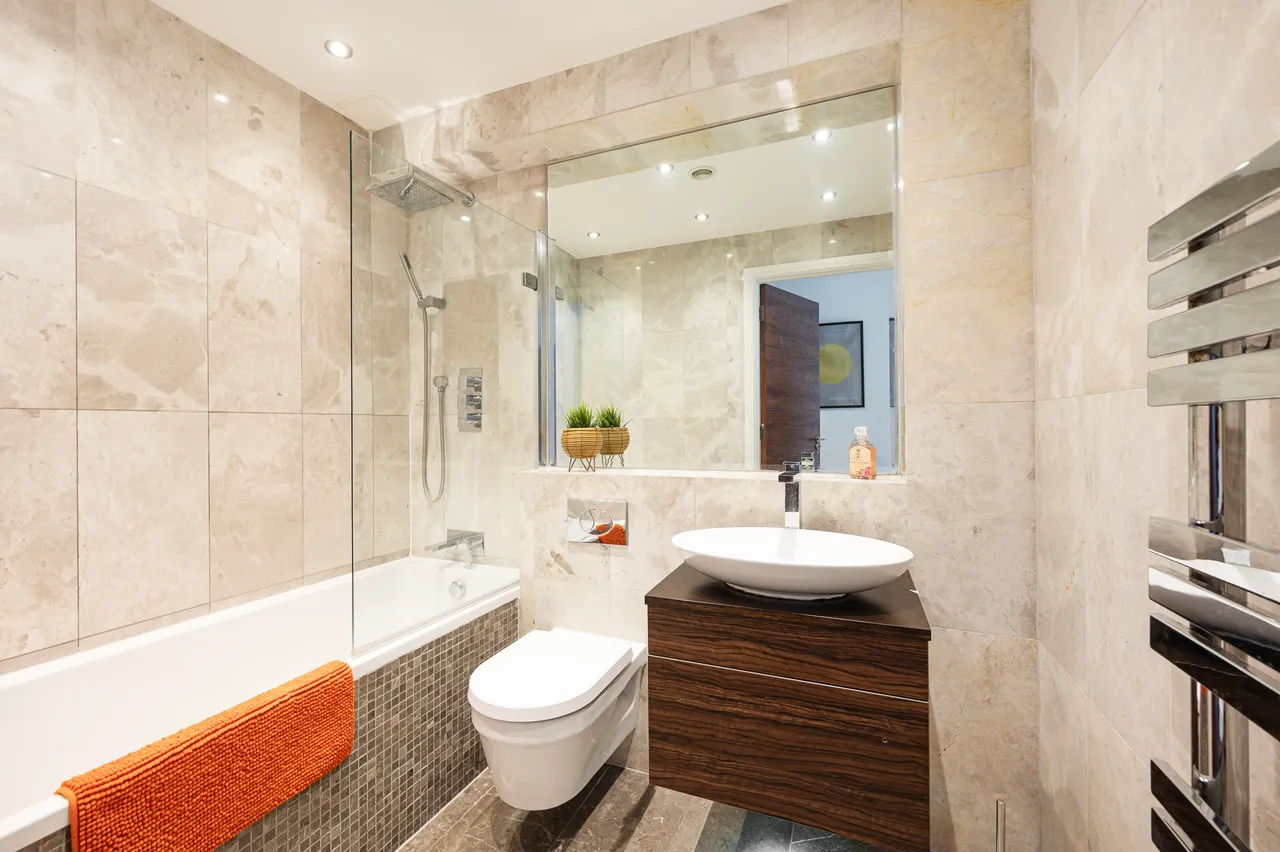 Flat 7, Cheltenham House, 253 Commercial Road, London, photo 4
