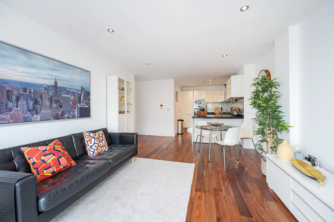 Flat 7, Cheltenham House, 253 Commercial Road, London, photo 6