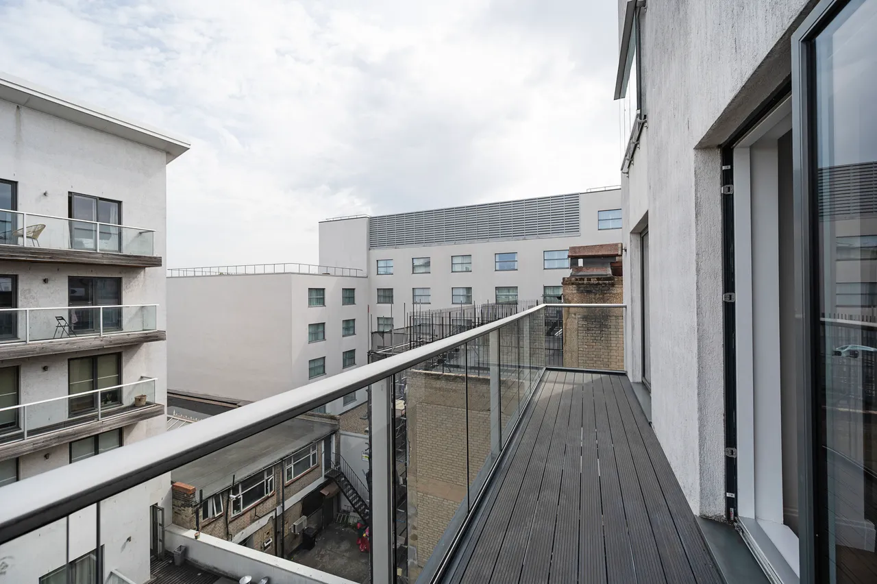 Flat 7, Cheltenham House, 253 Commercial Road, London, photo 8