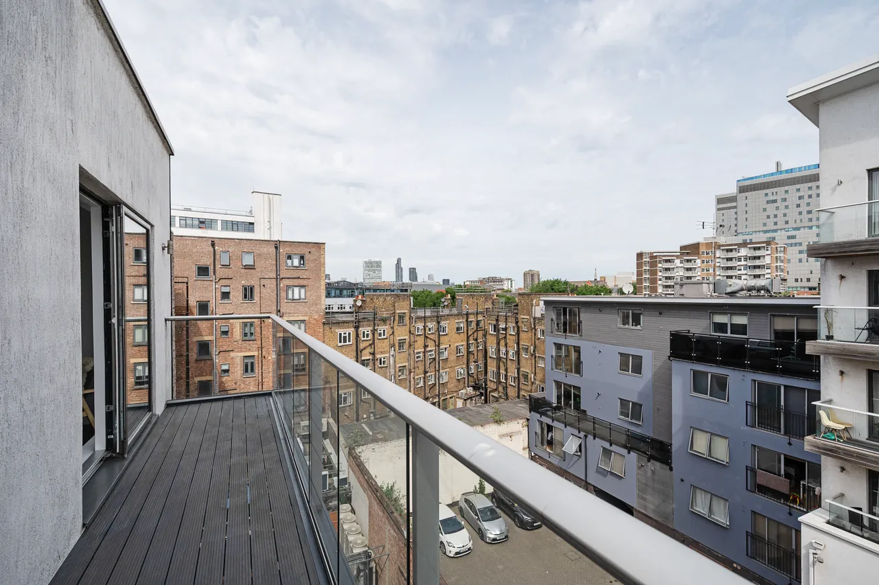 Flat 7, Cheltenham House, 253 Commercial Road, London, photo 11