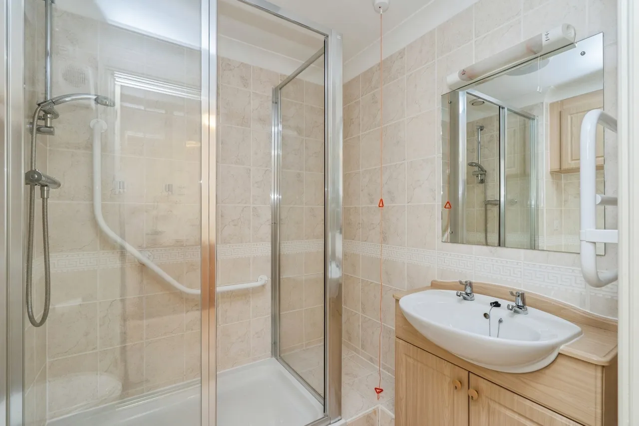 London Road, Cowplain, PO8, photo 6