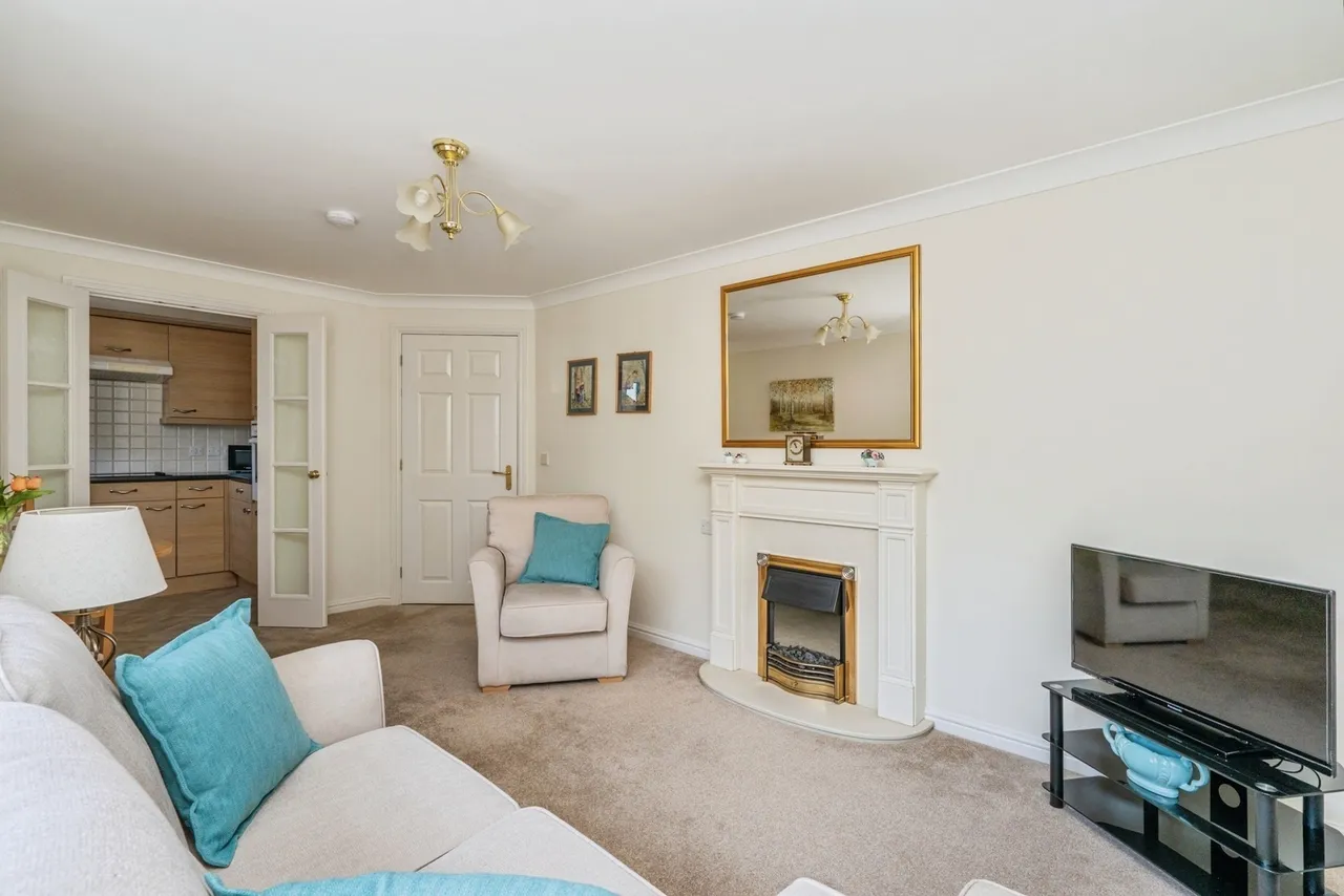 London Road, Cowplain, PO8, photo 7