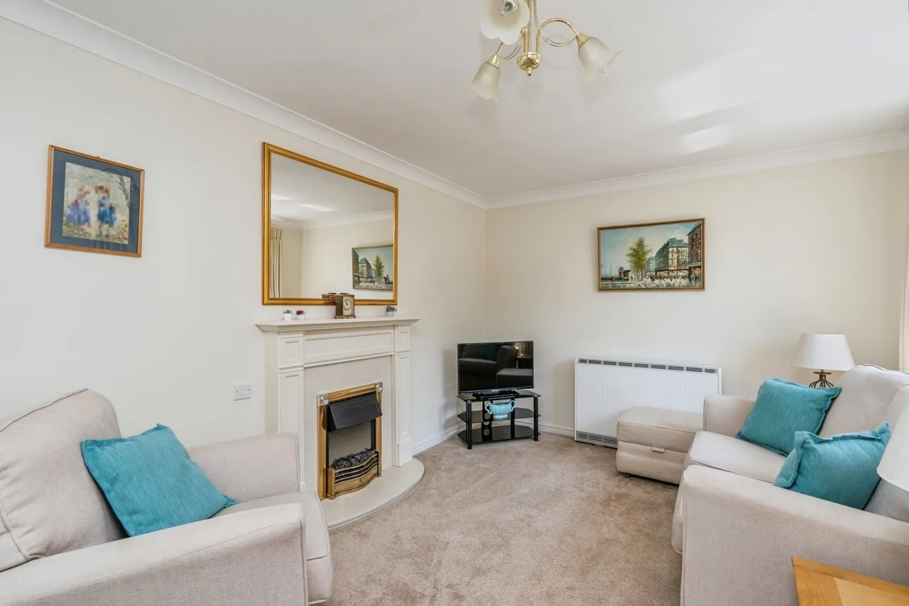 London Road, Cowplain, PO8, photo 14