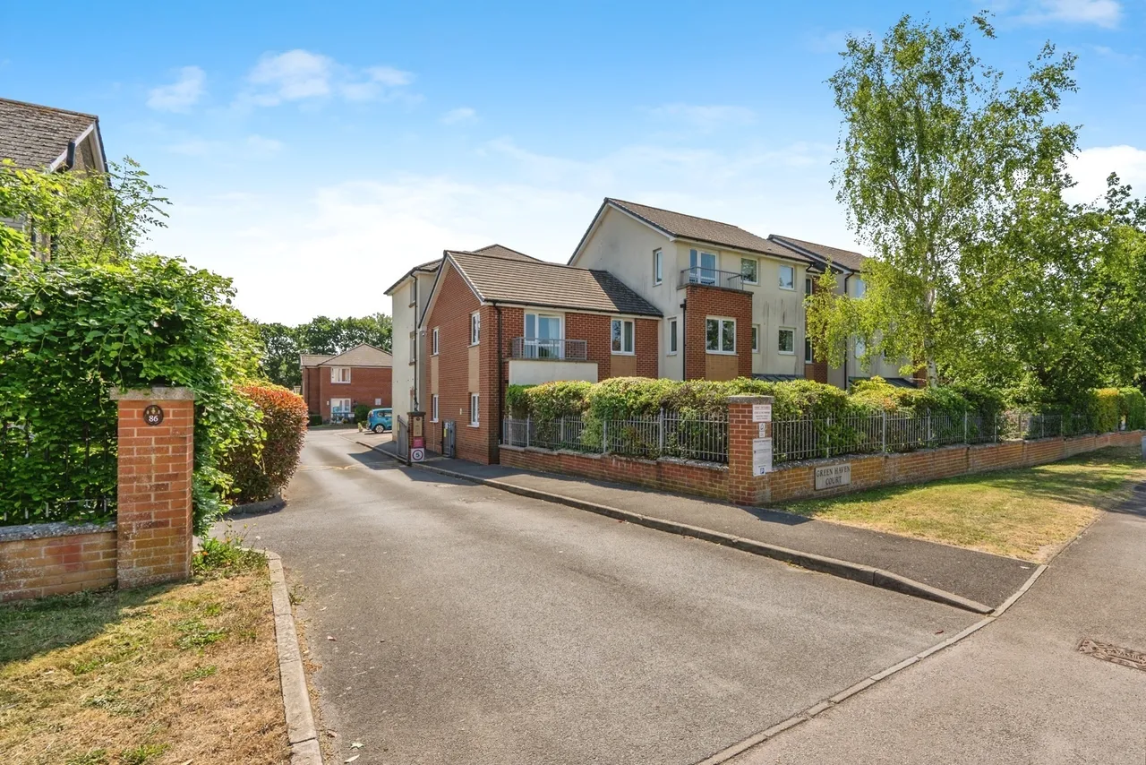 London Road, Cowplain, PO8, photo 12