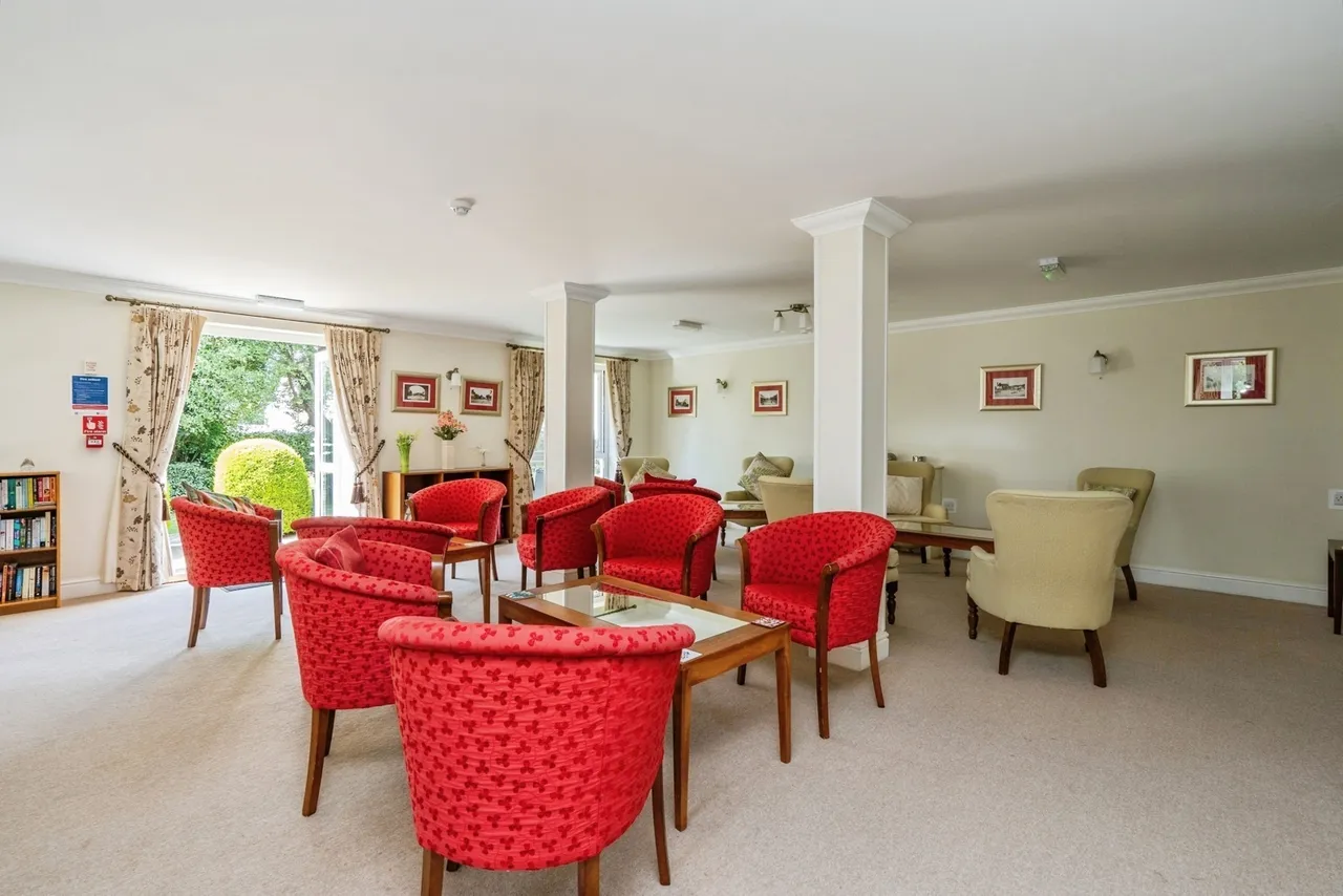 London Road, Cowplain, PO8, photo 9