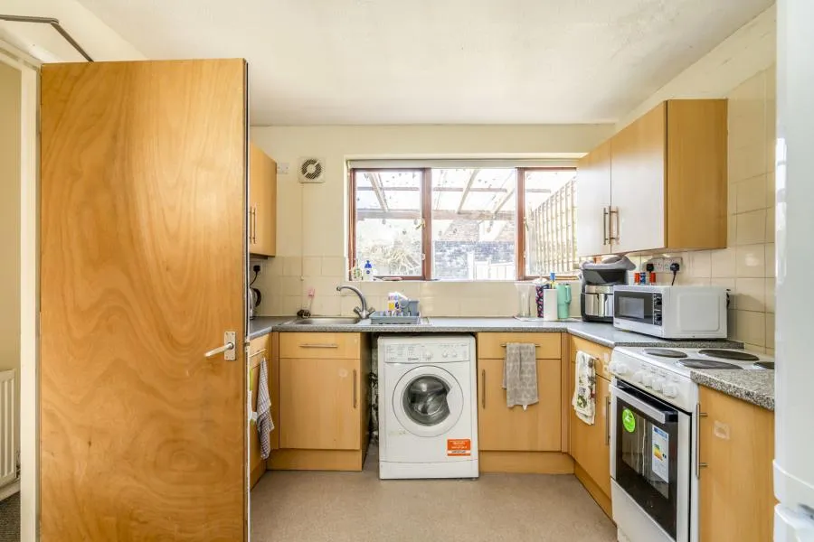 Maplehurst Road, Chichester, PO19, photo 4