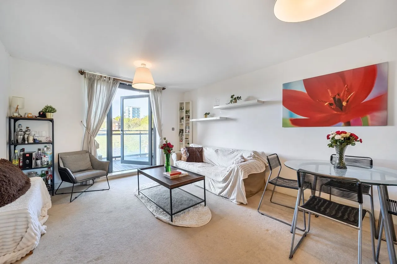 2 bed flat to rent, Wapping Lane, London, E1W
