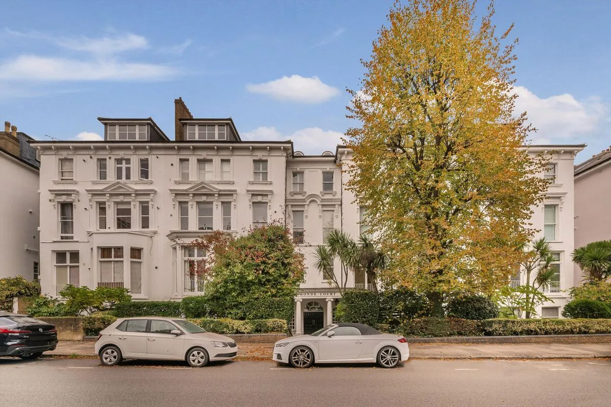 2 bed flat for sale, Belsize Grove, London, NW3