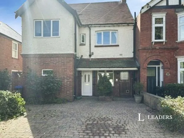 2 bed flat to rent, St. Michaels Road, Worthing, BN11